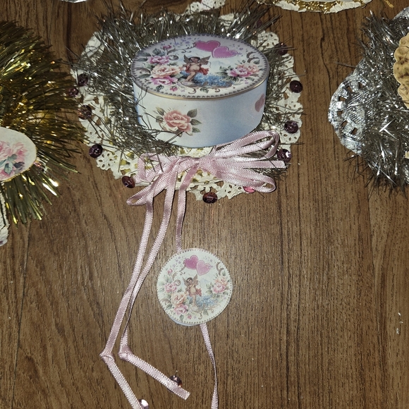 Vintage ChristmasTree Ornament  Scrap Paper Victorian Women Tinse Tin Foil - Picture 4 of 6